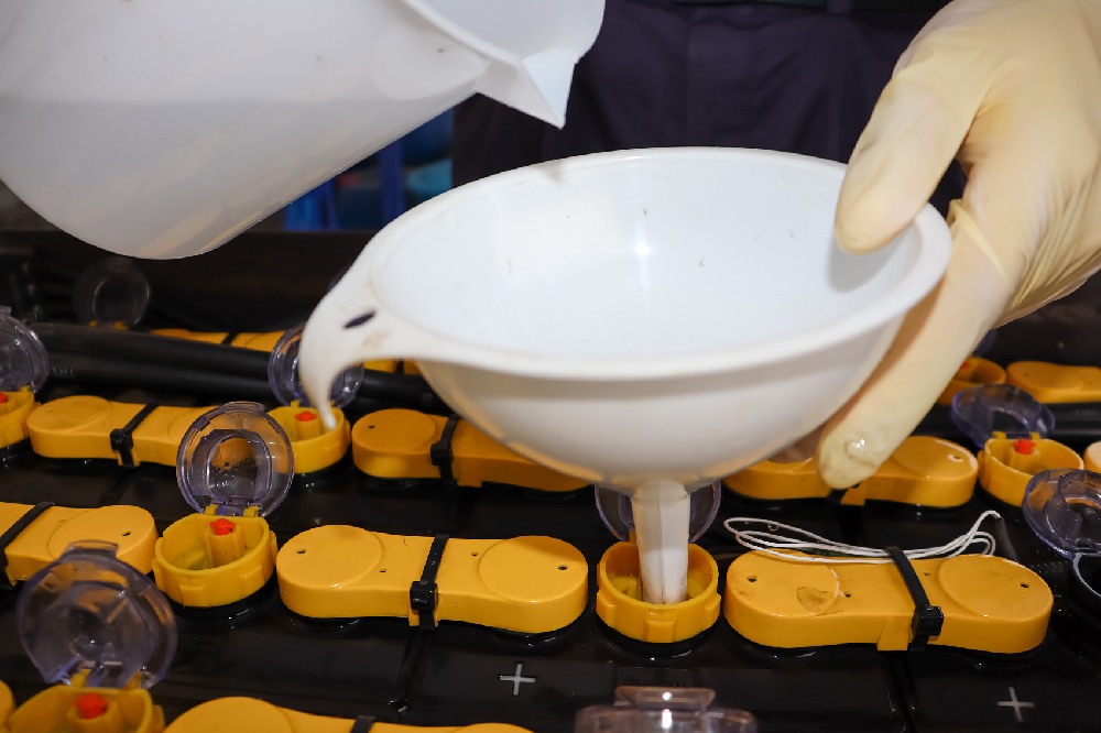 電瓶加水過多怎么補救？如何正確加水？